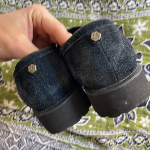 COLE HAAN Newburg Lug Loafer in GREAT CONDITION, the perfect black suede shoe! - Picture 4 of 5